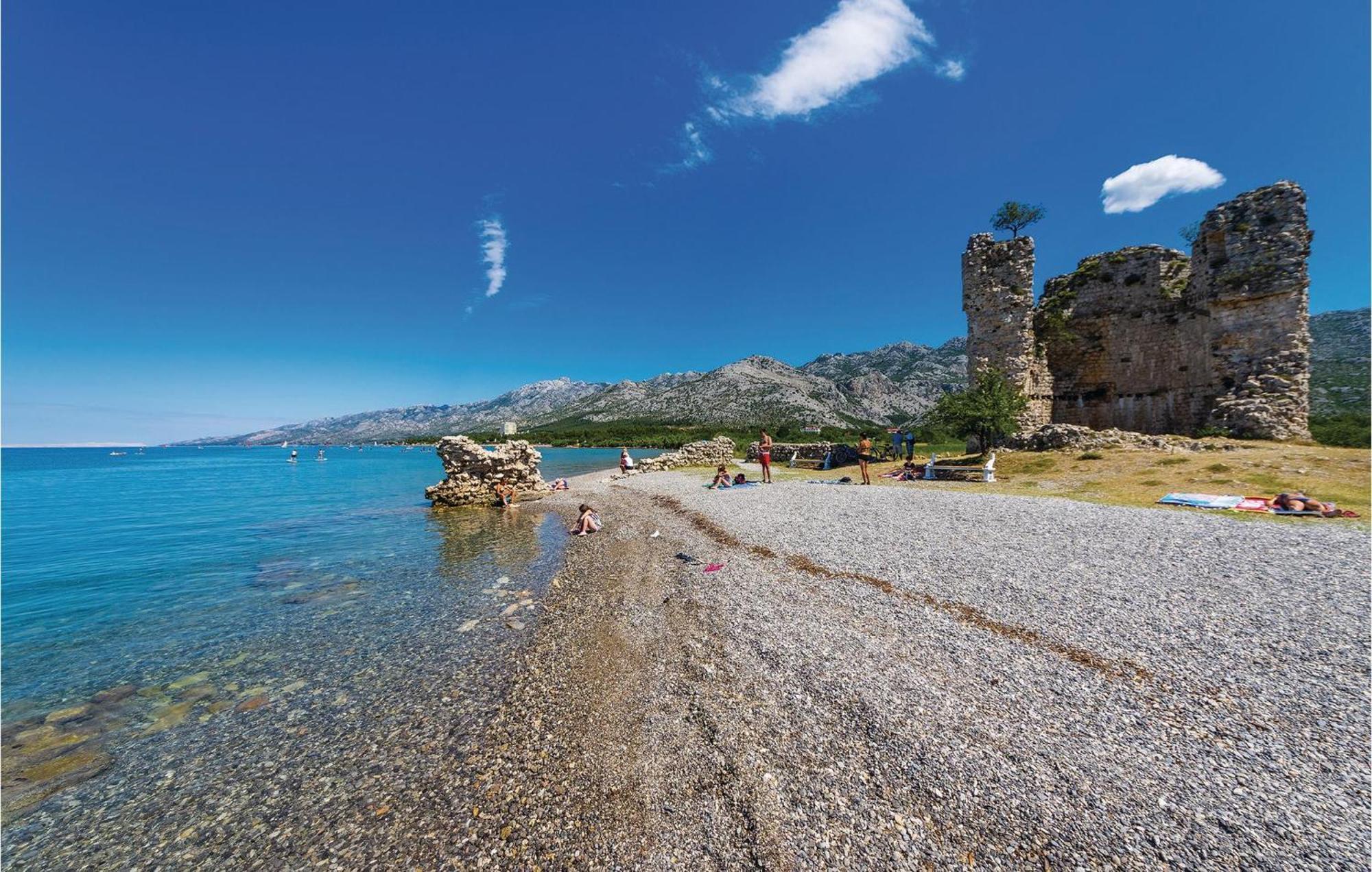 2 Bedroom Lovely Apartment In Starigrad Paklenica Bagian luar foto