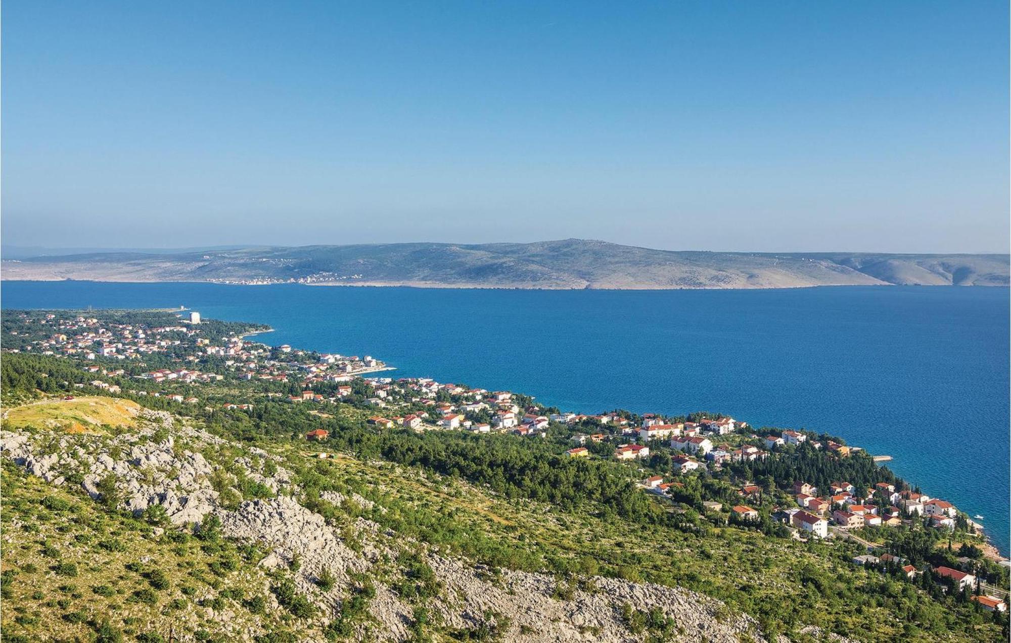 2 Bedroom Lovely Apartment In Starigrad Paklenica Bagian luar foto